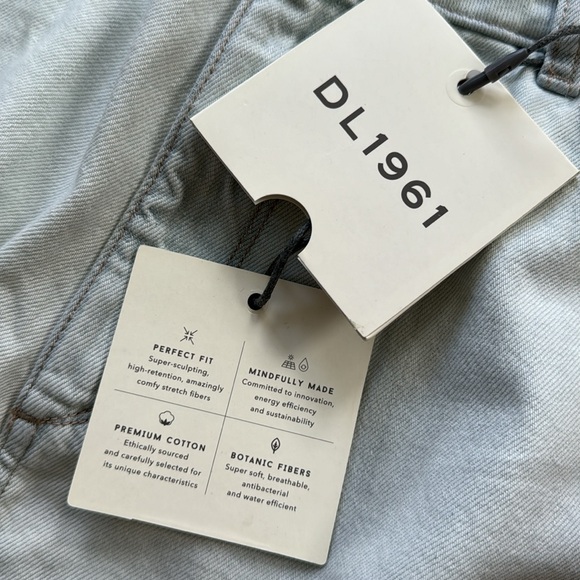 Brand new DL1961 “Hepburn” wide-led high-rise jeans in “Palermo” - Picture 5 of 13